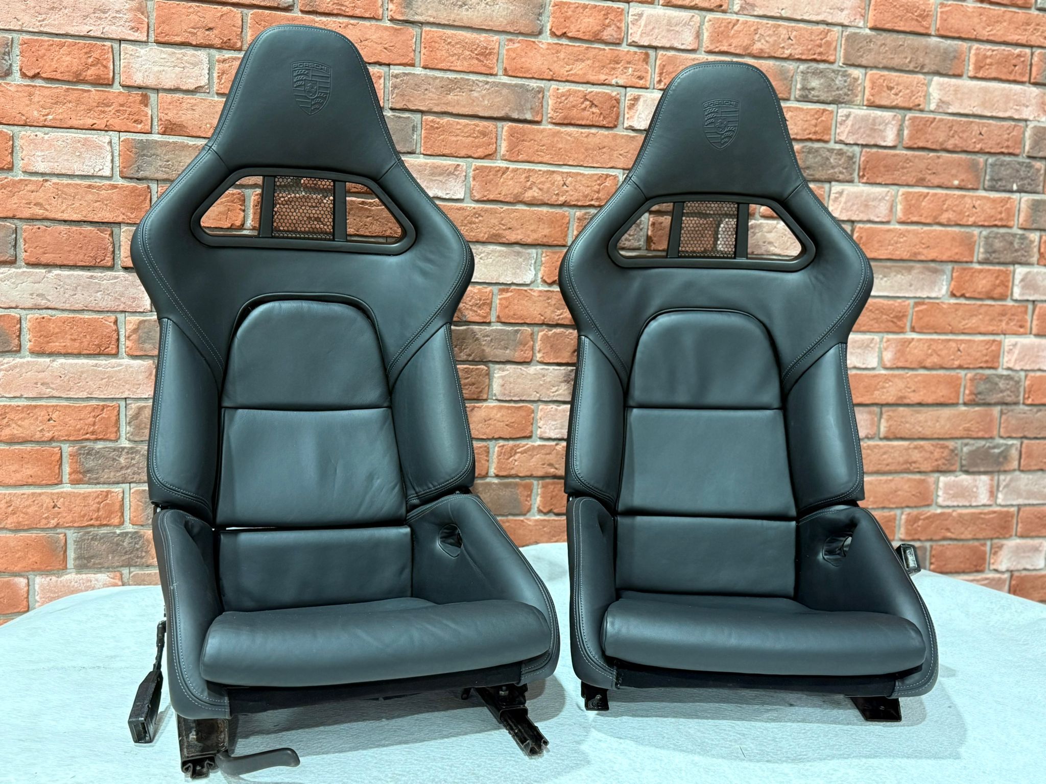 Porsche 997 Sport Bucket Seats - Image 3