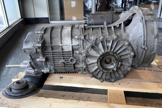 Modified 3.2L Porsche 911SC Engine and 915 Gearbox - Image 5