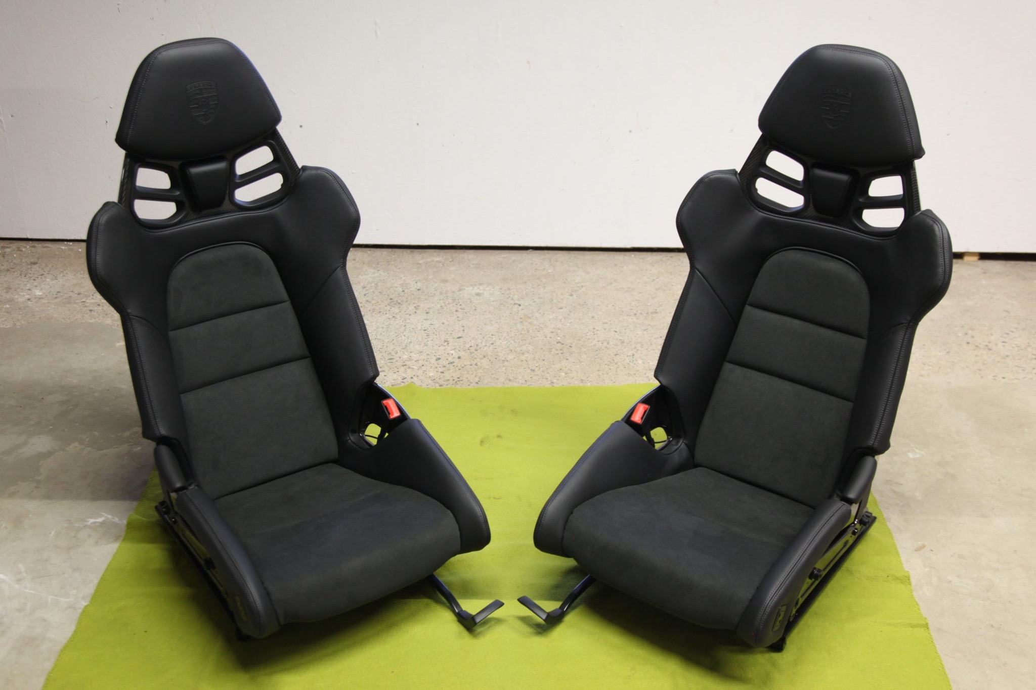No Reserve: RoW Porsche 992 Bucket Seats