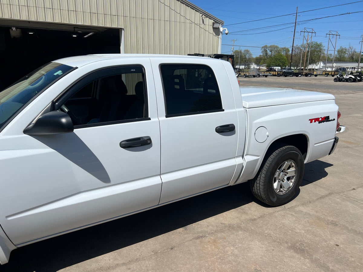 Used Dodge Dakota Short Bed 5' 2005-2009 Fiberglass Lid Cap White CODE: CNM000 Location: B-9-5