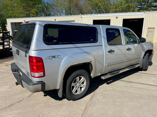 Used GMC SIERRA 07-2013 Crew Cab 5.8' extra short bed used topper LOCATION: N-4-3 CODE: CNMMM003