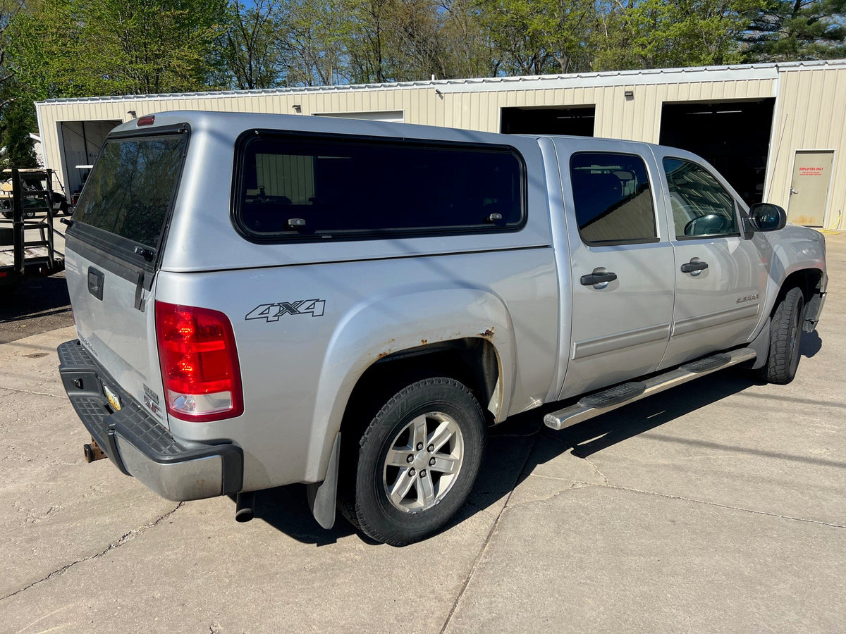 Used GMC SIERRA 07-2013 Crew Cab 5.8' extra short bed used topper LOCATION: N-4-3 CODE: CNMMM003